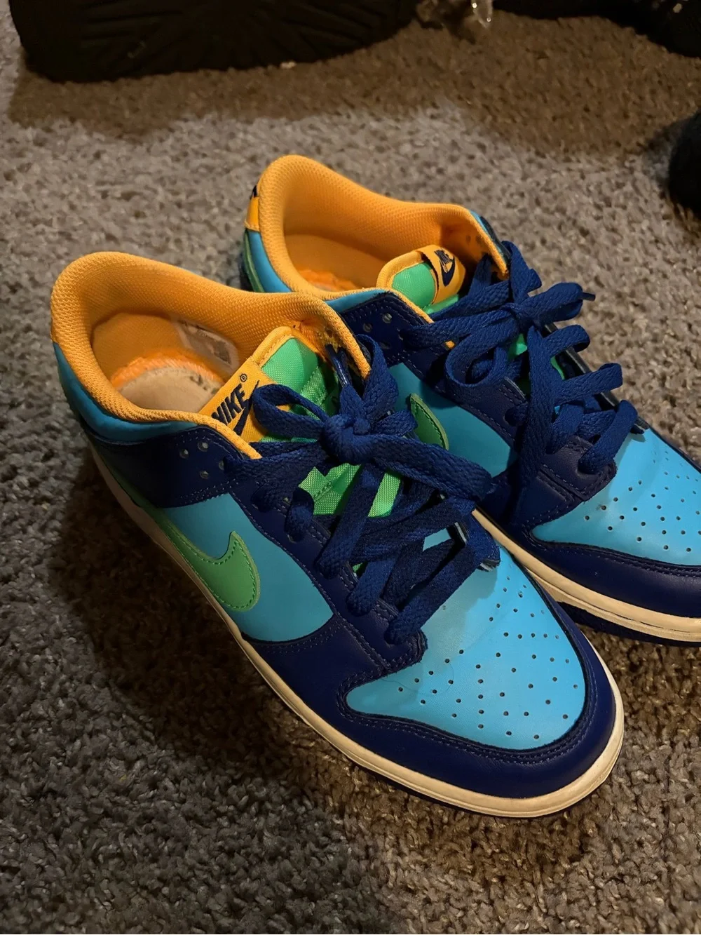 Nike Kids Low-Top Sneakers in Blue, Green & Orange